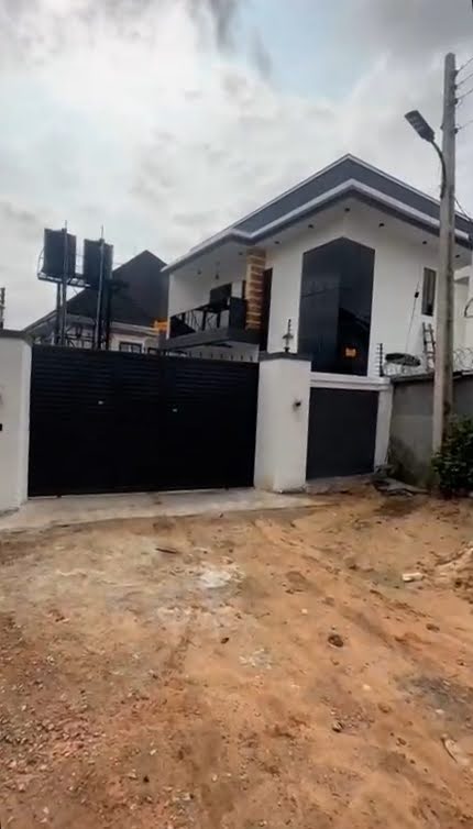 Contemporary 4-Bedroom Duplex